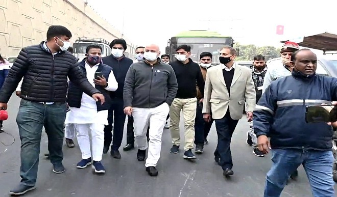 सिंघू और गाजीपुर बॉर्डर पर व्यवस्थाओं का जायजा लेने पहुंचे केजरीवाल के मंत्री, भाजपा सरकार को भी घेरा