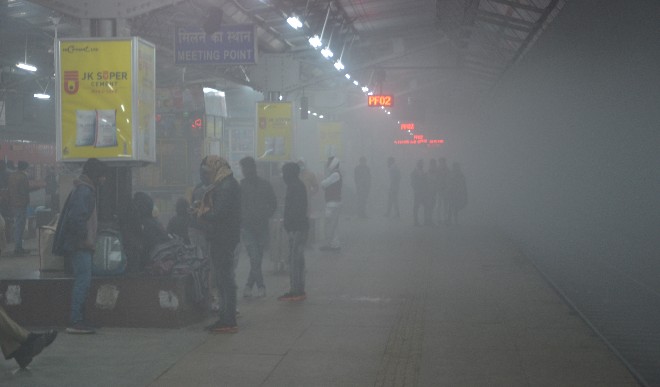 1 फरवरी से फिर दौड़ेगी मुंबई लोकल ट्रेन, महाराष्ट्र सरकार ने ट्रेन सेवा बहाल करने की दी मंजूरी