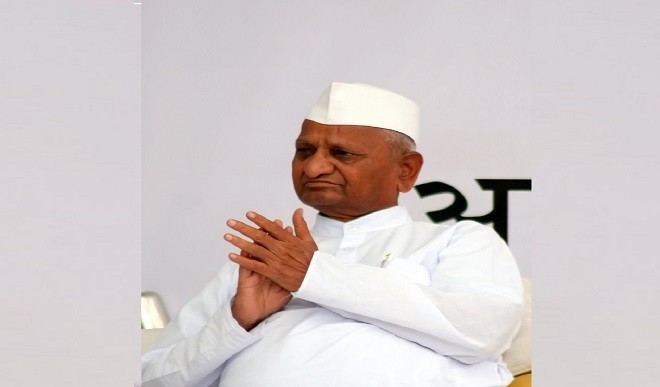 देवेंद्र फडणवीस और कैलाश चौधरी से मुलाकात के बाद अन्ना ने बदला फैसला, अब नहीं करेंगे आंदोलन