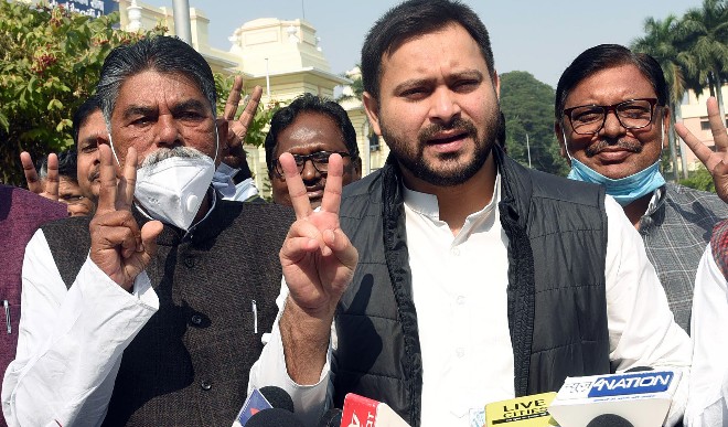 बिहार में नए कृषि कानूनों के विरोध में महागठबंधन ने मानव श्रृंखला बनाई
