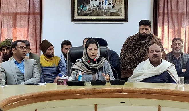 महबूबा मुफ्ती ने पड़ोसी मुल्कों से रिश्तों को लेकर साधा निशाना, कहा- ये सरकार चुनाव जीतने वाली मशीन है