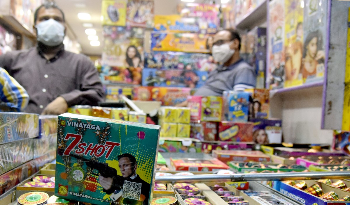 हरित पटाखे बेचने की अनुमति के लिए व्यापारियों ने दिल्ली उच्च न्यायालय का रुख किया