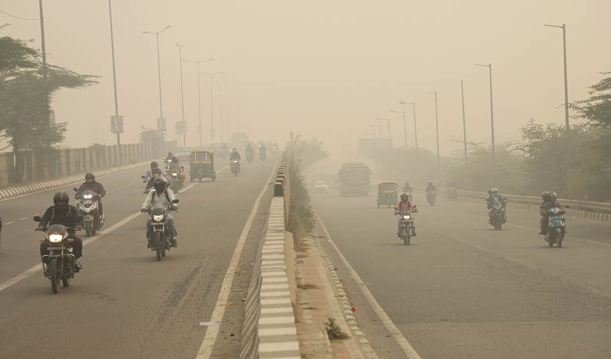 दिल्ली को दुनिया का सबसे प्रदूषित शहर बनाने का श्रेय किसको मिलना चाहिए?