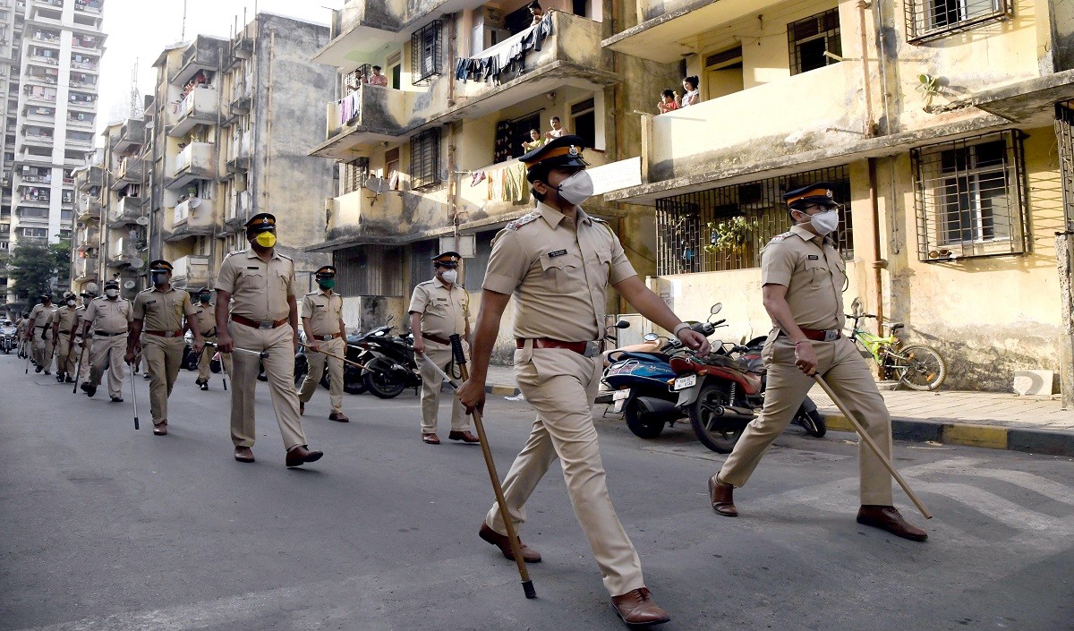 हाई अलर्ट पर मुंबई, आतंकी हमले की आशंका के चलते पुलिसकर्मियों की छुट्टियां रद्द