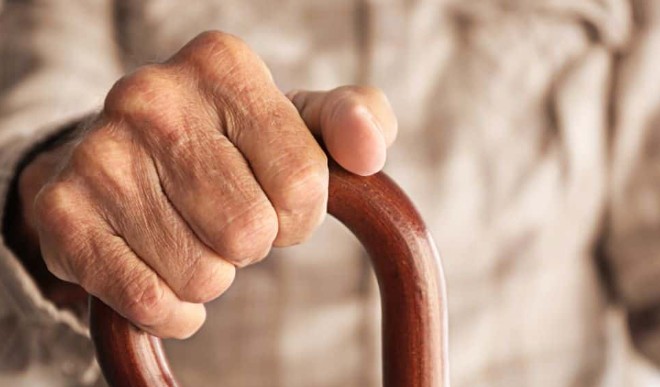 इंदौर में बुजुर्गों के साथ हो रहा अमानवीय बर्ताव, शहरी सीमा से जबरन ले गए बाहर