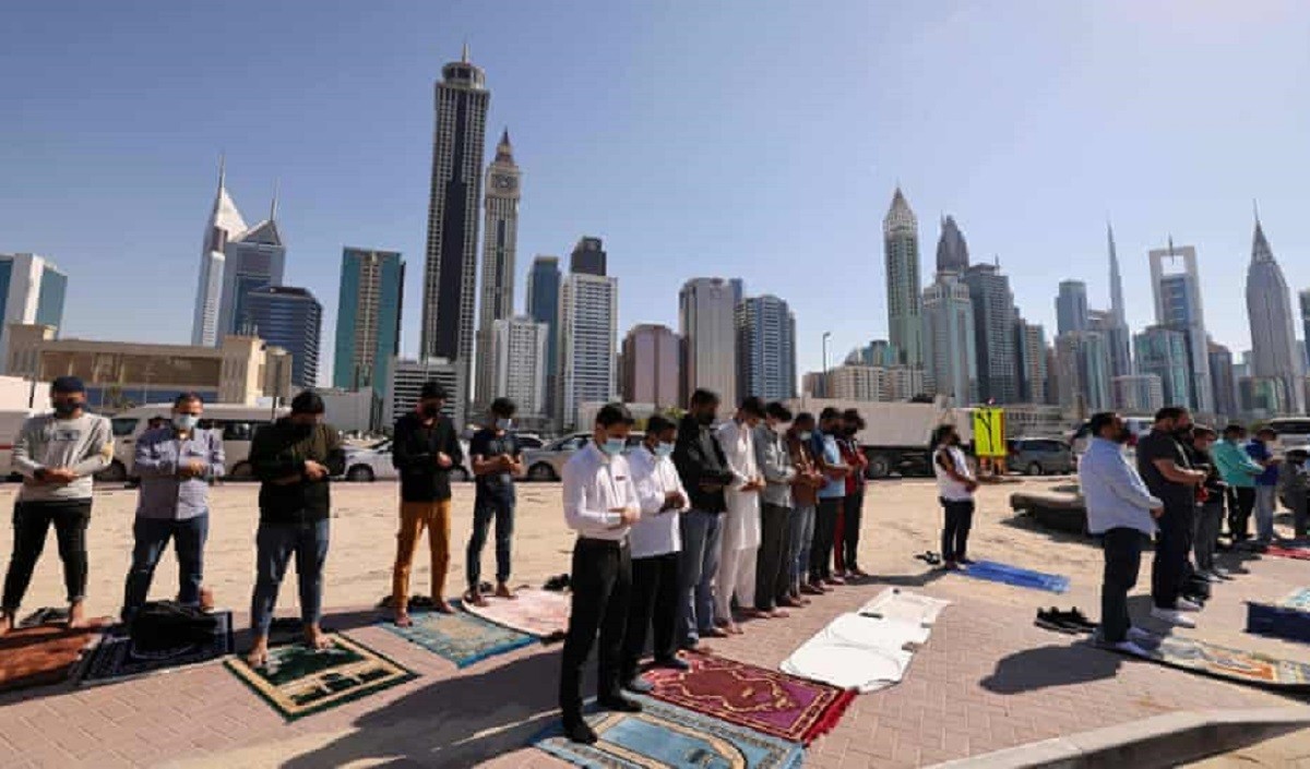 UAE के इतिहास में सरकार ने लिया बड़ा फैसला, पहली बार जुम्मे के दिन खुले ऑफिस-स्कूल